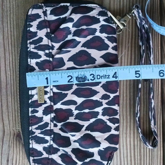 Travelon deluxe animal print wristlet - Picture 9 of 10